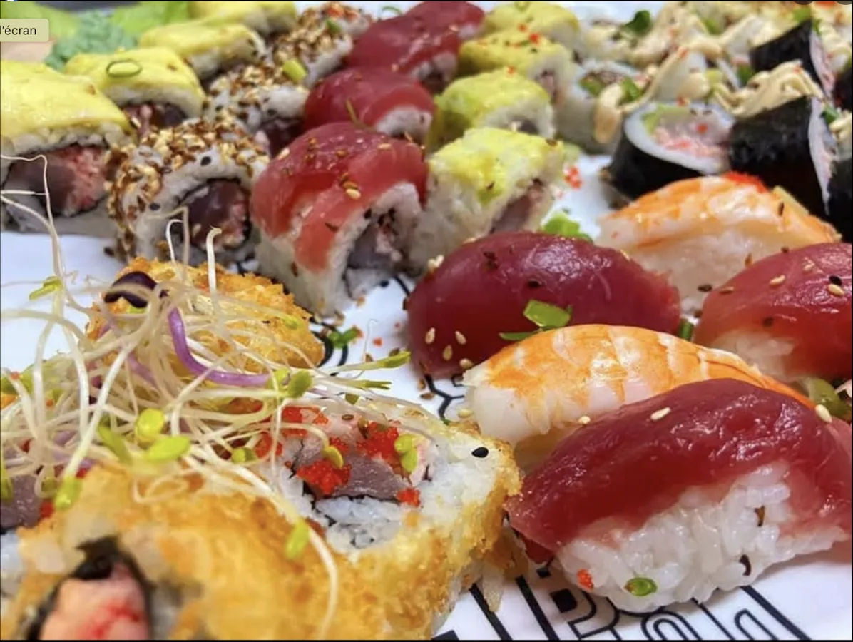 Cook'N'Roll, grand plateau sushi avec makis, nigiris et sashimi