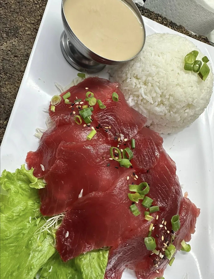 Cook'N'Roll, poisson cru au thon rouge, riz blanc et sauce maison